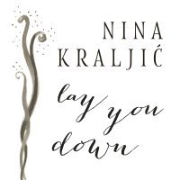 Nina Kraljić u spotu za pjesmu 'Lay You Down'