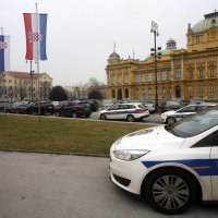 Povodom dolasaka  Aleksandra Vučića na gradskim ulicama izvješene su srpske i hrvatske zastave