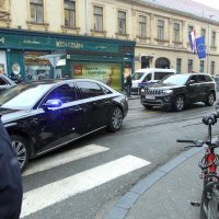 Vučić stigao u službeni posjet, u štićenoj koloni na putu je do Pantovčaka