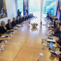 Susret hrvatskog i srpskog izaslanstva u Uredu predsjednice