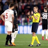 Lukaku i Lenglet u duelu