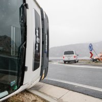 Bura na Kvarneru - prevrnuti kamion na čvoru Križišće