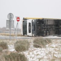 Bura na Kvarneru - prevrnuti kamion na čvoru Križišće