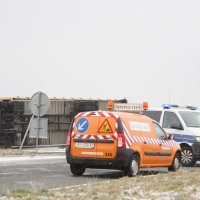 Bura na Kvarneru - prevrnuti kamion na čvoru Križišće