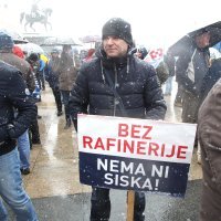 Radnici sisačke Rafinerije unatoč snježnom nevremenu stigli na prosvjed u Zagreb