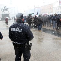 Radnici sisačke Rafinerije unatoč snježnom nevremenu stigli na prosvjed u Zagreb