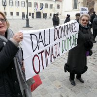 Prosvjed zaštićenih najmoprimaca na Markovu trgu