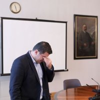 Grmoja nakon cijele noći u sabornici jedva držao otvorene oči