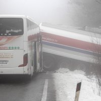 Na državnoj cesti 8 Rupa-Pasjak sudarila se dva šlepera, autobus, ralica i nekoliko automobila