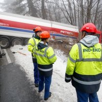Na državnoj cesti 8 Rupa-Pasjak sudarila se dva šlepera, autobus, ralica i nekoliko automobila