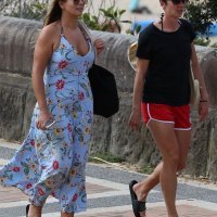 Plus size model Fiona Falkiner pokazala zanosne obline na plaži