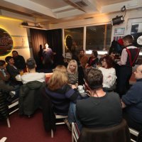 Chuck Norris za 78. rođendan dobio zlatnu bistu