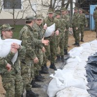 Vojska slaže zečji nasip