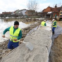 Vojska slaže zečji nasip