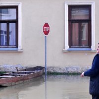 Predsjednik Vlade Andrej Plenković i ministar obrane Damir Krstičević obisli su poplavljena područja i sudjelovali na sastanku kriznog stožera