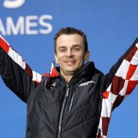 Bruno Bošnjak tijekom dodjele medalja na Medals Plazi u Pjongčangu. Bošnjak je osvojio brončanu medalju u snowboardu na XII Paraolimpijskim igrama u Pjongčangu