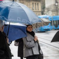 Nakon suhog i toplijeg vremena u Zagrebu pada kiša