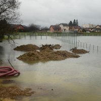 Riječica Petrinjčica u Petrini u velikom je porastu te prijeti izlijevanjem