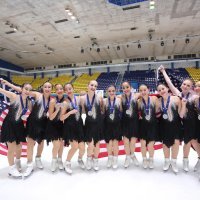 Ceremonija dodjele medalja na Svjetskom prvenstvu u sinkroniziranom klizanju