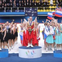 Ceremonija dodjele medalja na Svjetskom prvenstvu u sinkroniziranom klizanju