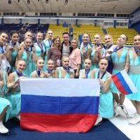 Ceremonija dodjele medalja na Svjetskom prvenstvu u sinkroniziranom klizanju