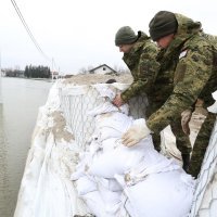 Korana poplavila Logorište, vatrogasci i vojska pomažu u obrani od vode