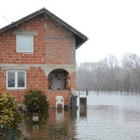 U mjestima oko Siska uz Kupu i Odru ulažu se napori da se obrane od poplava