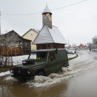 U mjestima oko Siska uz Kupu i Odru ulažu se napori da se obrane od poplava