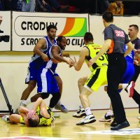 KK Split - KK Zadar, tučnjava (5)
