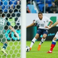 Kylian Mbappe protiv Rusije