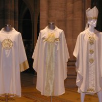 Kreacije odora za papu i misnice koje je izradila Jelena Havelka