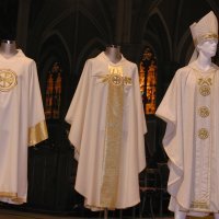 Kreacije odora za papu i misnice koje je izradila Jelena Havelka