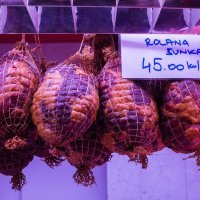 Uskrsna ponuda povrća, mesa i suhomesnatih proizvoda na Dolcu