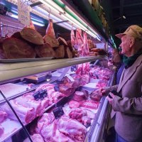 Uskrsna ponuda povrća, mesa i suhomesnatih proizvoda na Dolcu