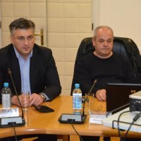 Premijera prije sastanka Stožera civilne zaštite dočekale ogorčene majke