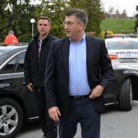 Premijera prije sastanka Stožera civilne zaštite dočekale ogorčene majke