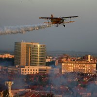 Aviozaprašivanje komaraca u Osijeku prilikom njihove najezde