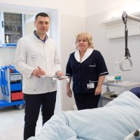 Ravnatelj KBC Osijek Željko Zubčić u obilasku Klinike za otorinolaringologiju i kirurgiju glave i vrata s glavnom sestrom KBC-a Nevenkom Begić