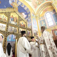 Metropolit Porfirije povodom Uskrsa predvodio svečanu arhijerejsku liturgiju