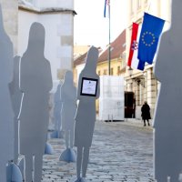 Aktivistice ispred Sabora postavile siluete koje simboliziraju ubijene žene