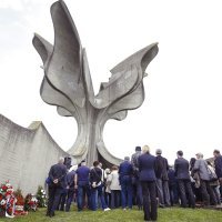 Tjedan dana prije službene, u Jasenovcu je održana komemoracija za žrtve logora u organizaciji Koordinacija židovskih općina.