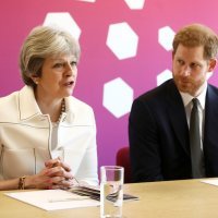 Princ Harry i Theresa May