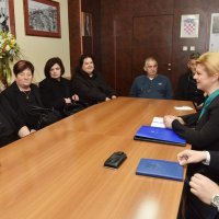 Susret Predsjednice Republike s obiteljima stradalih vatrogasaca na otoku Kornatu