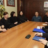 Susret Predsjednice Republike s obiteljima stradalih vatrogasaca na otoku Kornatu