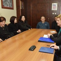 Susret Predsjednice Republike s obiteljima stradalih vatrogasaca na otoku Kornatu