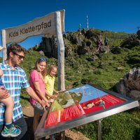 Am-Kids-Kletterpfad-gilt-es-einige-Herausforderungen-zu-bewaeltigen_Michael-Werlberger