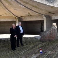 Kolinda Grabar Kitarović i Ivan Zvonimir Čičak u Jasenovcu