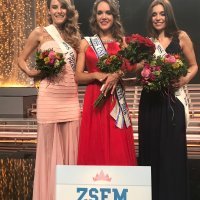 Mia Pojatina sa svojim pratiljama