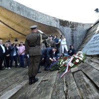 Državni vrh odao počast žrtvama logora u Jasenovcu