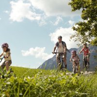 Radfahren-am-Grundlsee_Oesterreich-Werbung_Wolfgang-Zajc